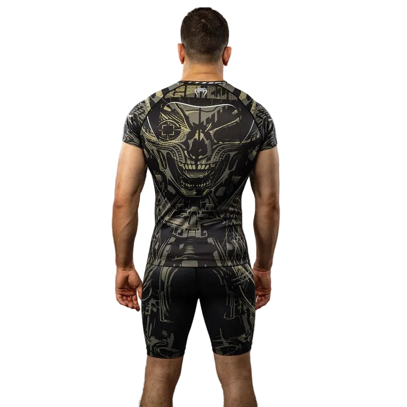 VENUM RASHGUARD Invader Short Sleeve (Black/Sand)