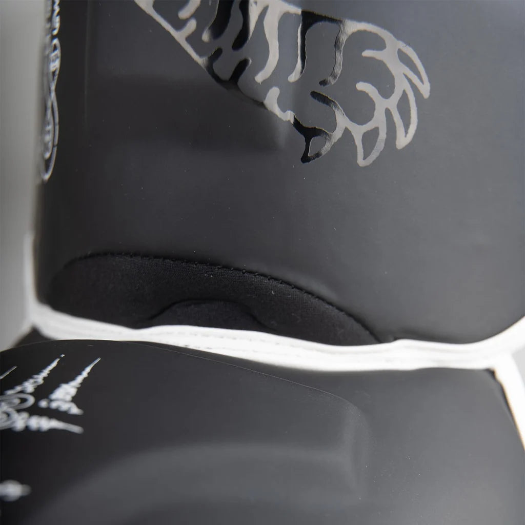 8WEAPONS - Shin Guards Sang Yant Big TIGER (Black)