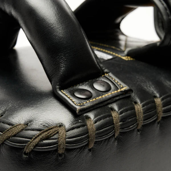 LEONE CURVED KICK PADS "Power Line" LEATHER - GM420