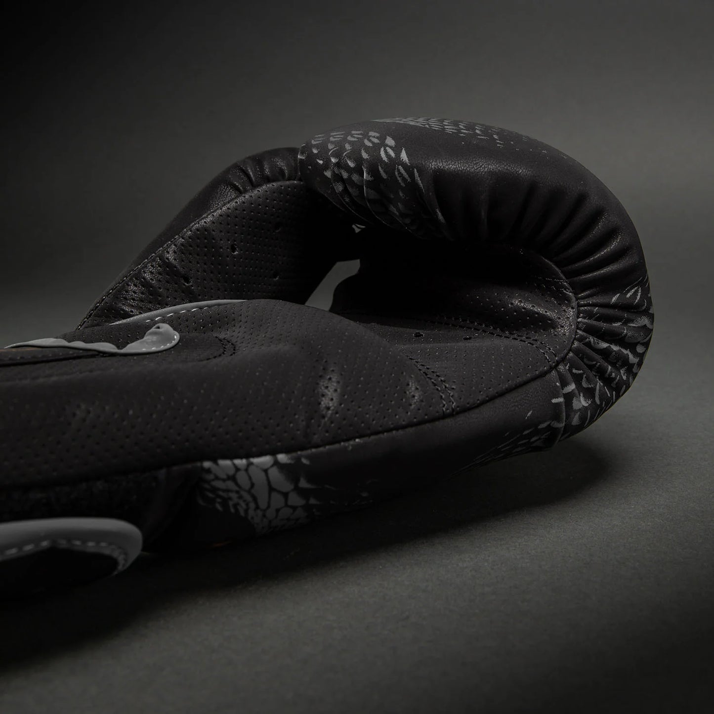 VENUM - Matupa (Black/Grey/Gold)